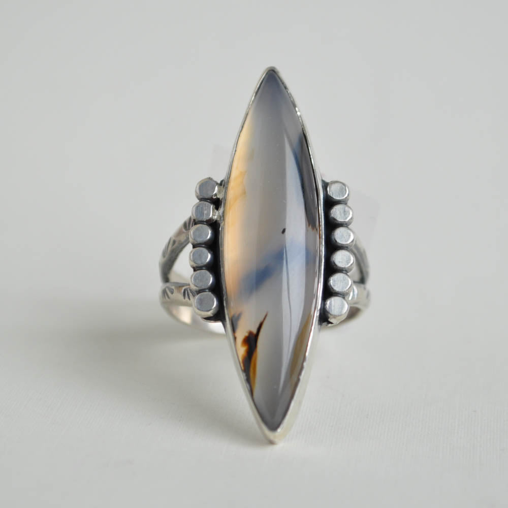 Long and large marquise shaped montana agate gemstone set in sterling silver with a patterned split band.