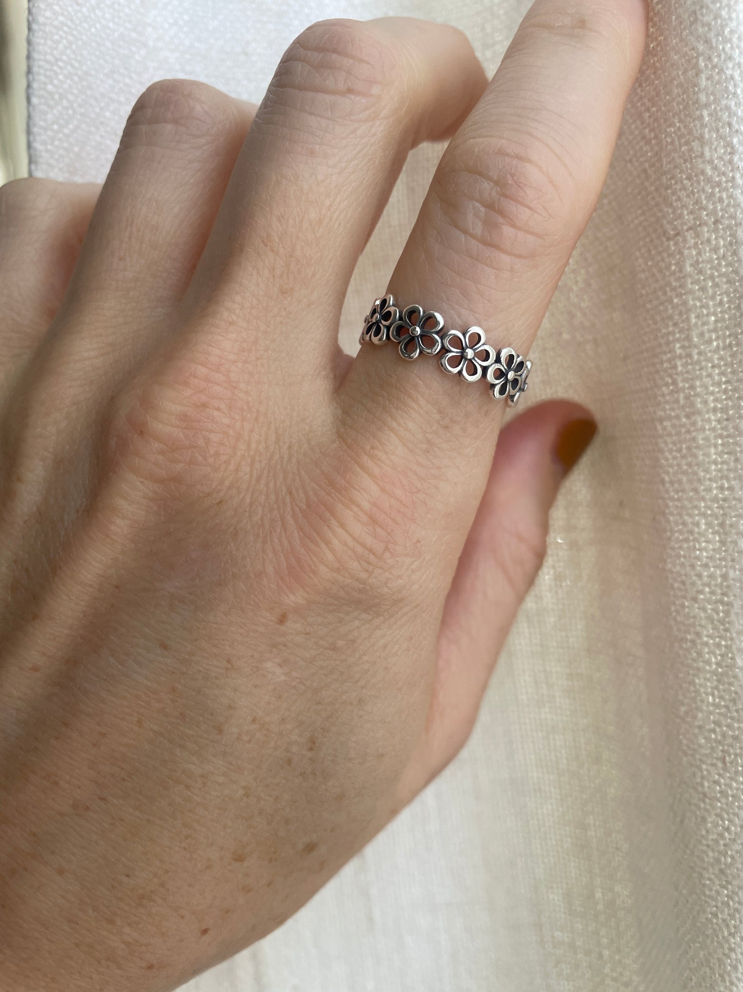 Dancing Daisy Ring